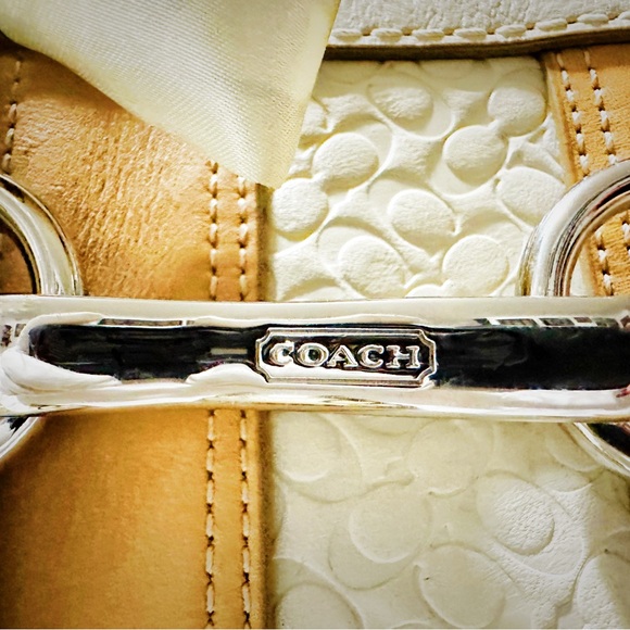 Vintage style Coach soho shoulder Bag Cream and Tan tote Women's Bag - Picture 12 of 15